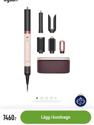 Dyson Airwrap multistyler med tillbehör - Multistyler från Dyson i roséguld och svart med flera utbytbara tillbehör för att locka, föna och styla håret och platta. Det är den dyraste versionen. Den är oöppnad. Kan inte returnera den då dem har dåliga retur policys. Kan sänka pris vid snabb affär :)