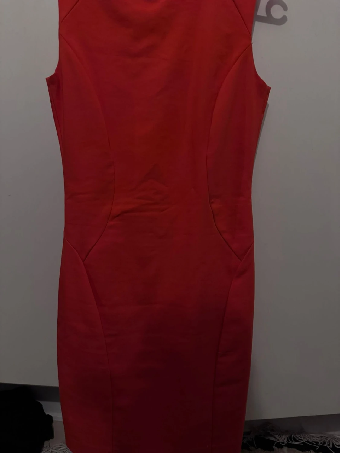 Röd ärmlös klänning med öppen rygg - 1