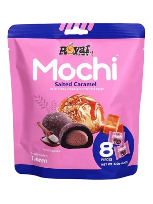 Royal Family Mochi Salted Caramel - Säljer Royal Family Mochi Salted Caramel, förpackade mochi med smak av salt karamell, omslutna av söt risdeg. Förpackningen är rosa med tydlig bild på innehållet. Perfekt för dig som gillar asiatiskt godis. 1st mochi: 8kr. (Ny köpta)