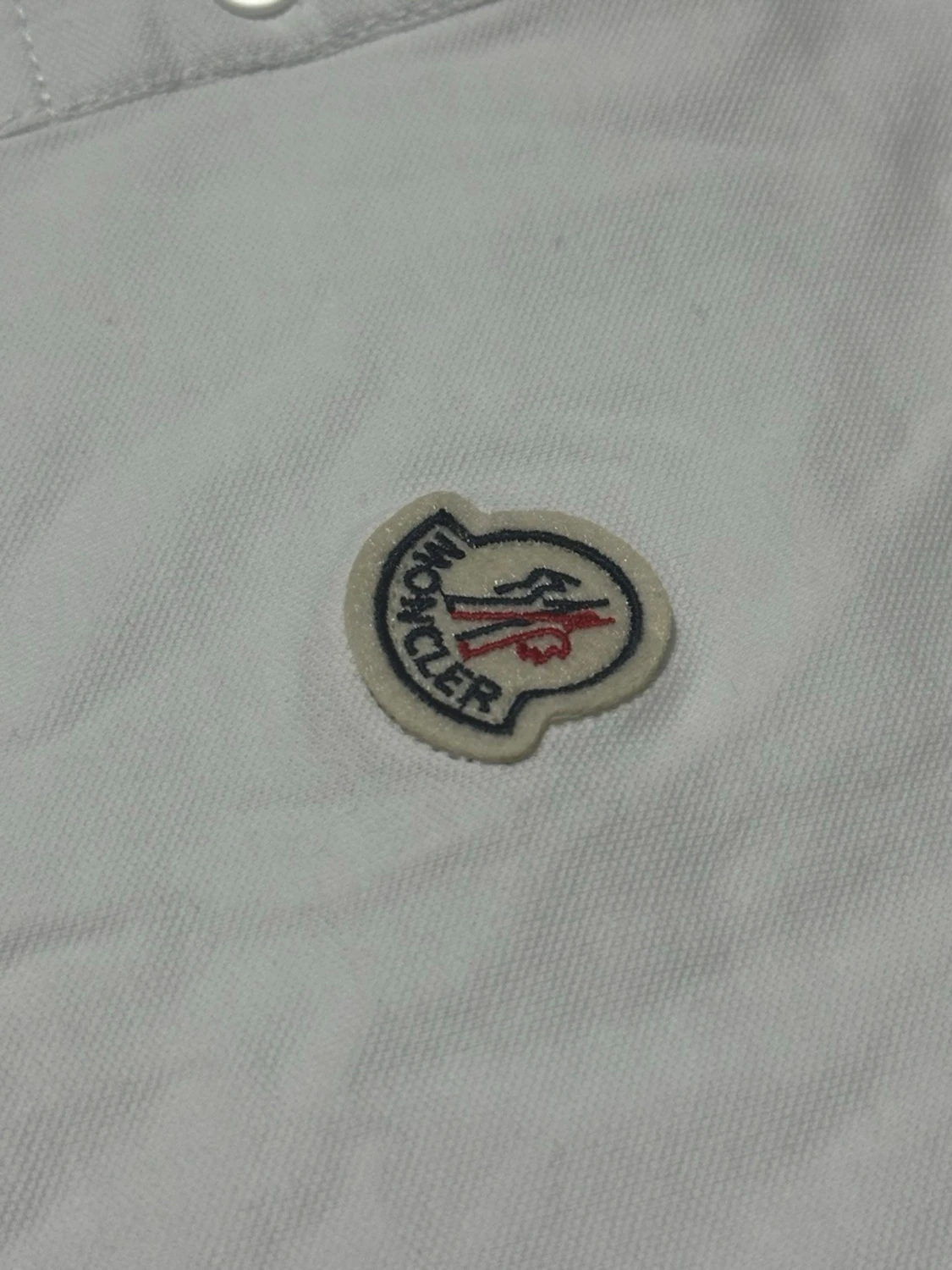 Vit Moncler pikétröja med röd detalj - 1