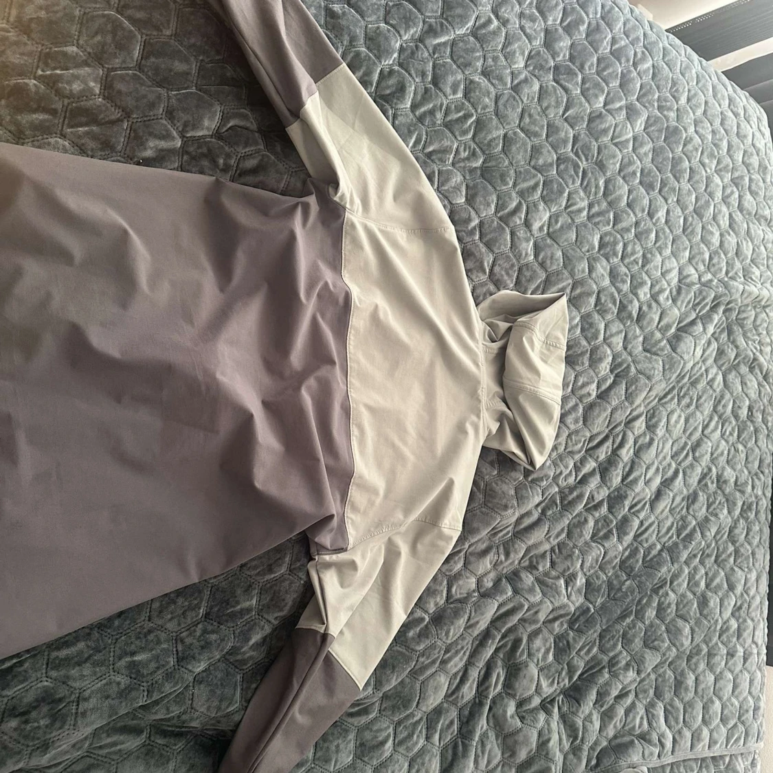 Under Armour vindjacka i grått - 1