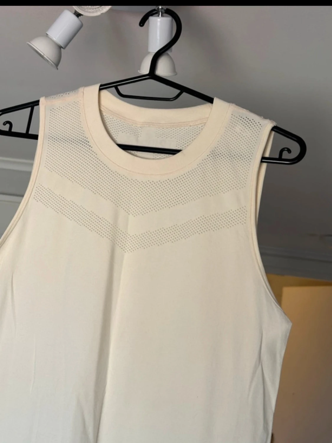 Beige ärmlös linnetopp - 1