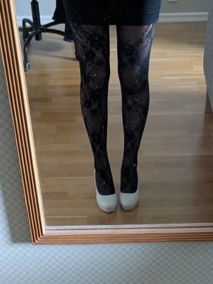 Klackskor - Stilrena vita pumps med rund tå och klack. De är från din sko i storlek 39 och säljer då de är för stora för mig. Pris kan diskuteras🌸