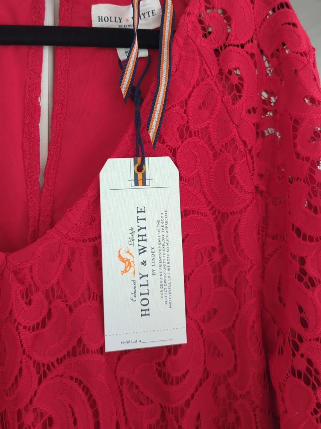 Röd spetsklänning med v-ringning - 2