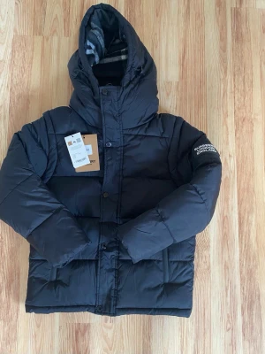 Svart pufferjacka från Burberry - 17 clothes 🫡