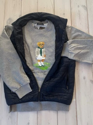 Polo Bear Ralph Lauren - Säljer en fet sweatshirt, en av dom fetaste enligt mig. Den är L och passar er som är 182+, GLR gärna av er! 