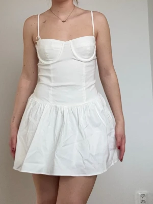 Korsett klänning - Jättefin somrig klänning eller till studenten. Aldrig använd med lapp kvar