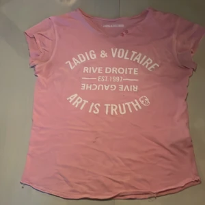 Rosa Zadig & Voltaire t-shirt - Snygg rosa  Zadig & Voltaire T-shirt. Säljer den för den är för liten❤️🤩