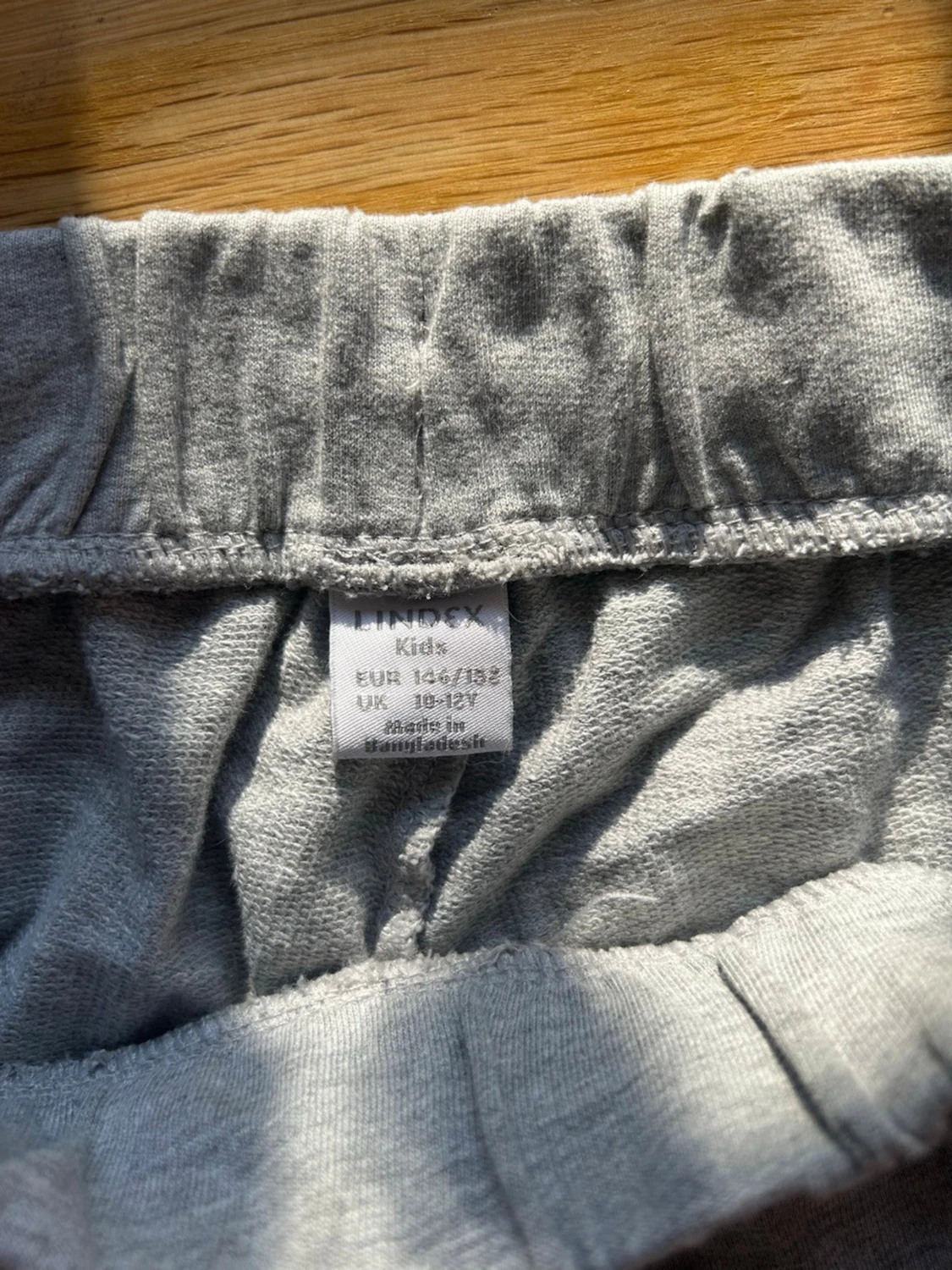 Grå mjukisshorts med snörning - 2