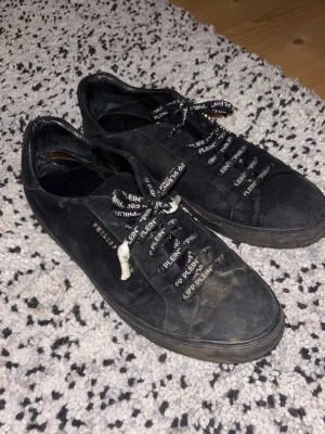 Philipp Plein - Philipp Plein sneakers i slitet skick, köpta för 5k.