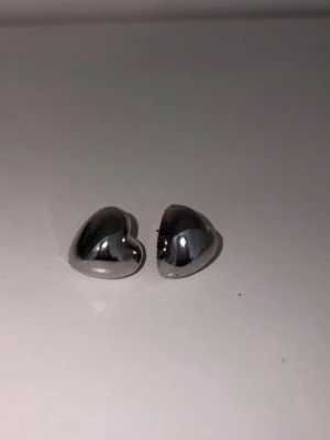 Nya örhängen ifrån hm  - Aldrig använda