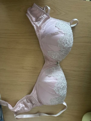 Rosa bh - Rosa bh, har inga byglar då dom är borttagna 