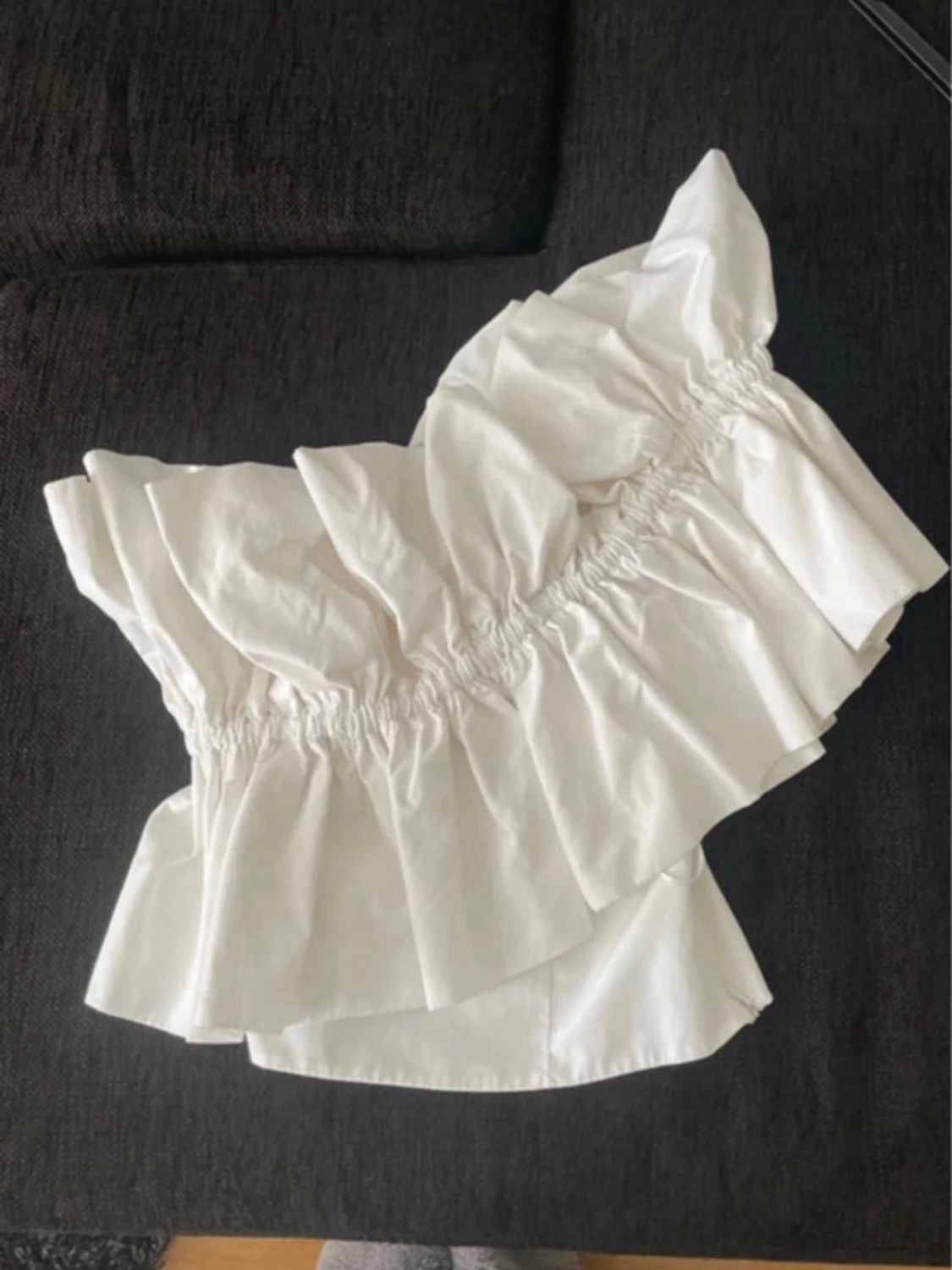 Vit volangig offshoulder topp