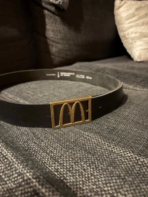Svart McDonalds skärp  - McDonald’s skärp endast (budgivning)