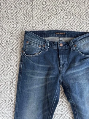 Nudie Jeans - Nudie jeans – Modell: Skinny lin – Storlek: W30/ L32(sitter som W27/L32) – skick: 9/10 – Nypris runt 2000kr
