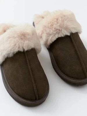 Gina tricot tofflor  - Tofflor från Gina tricot i storlek 38/39. Aldrig använda endast testade. Ny pris 300