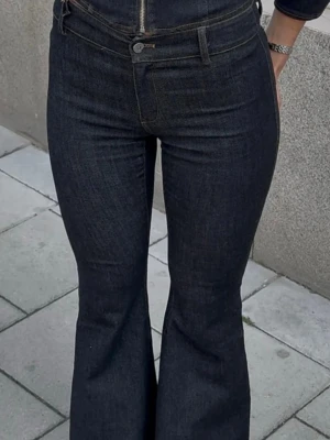 Säljer alobha jeans storlek 34.  - Helt nya jeans från Alobha, färgen navy. Inte använda jeans🩷