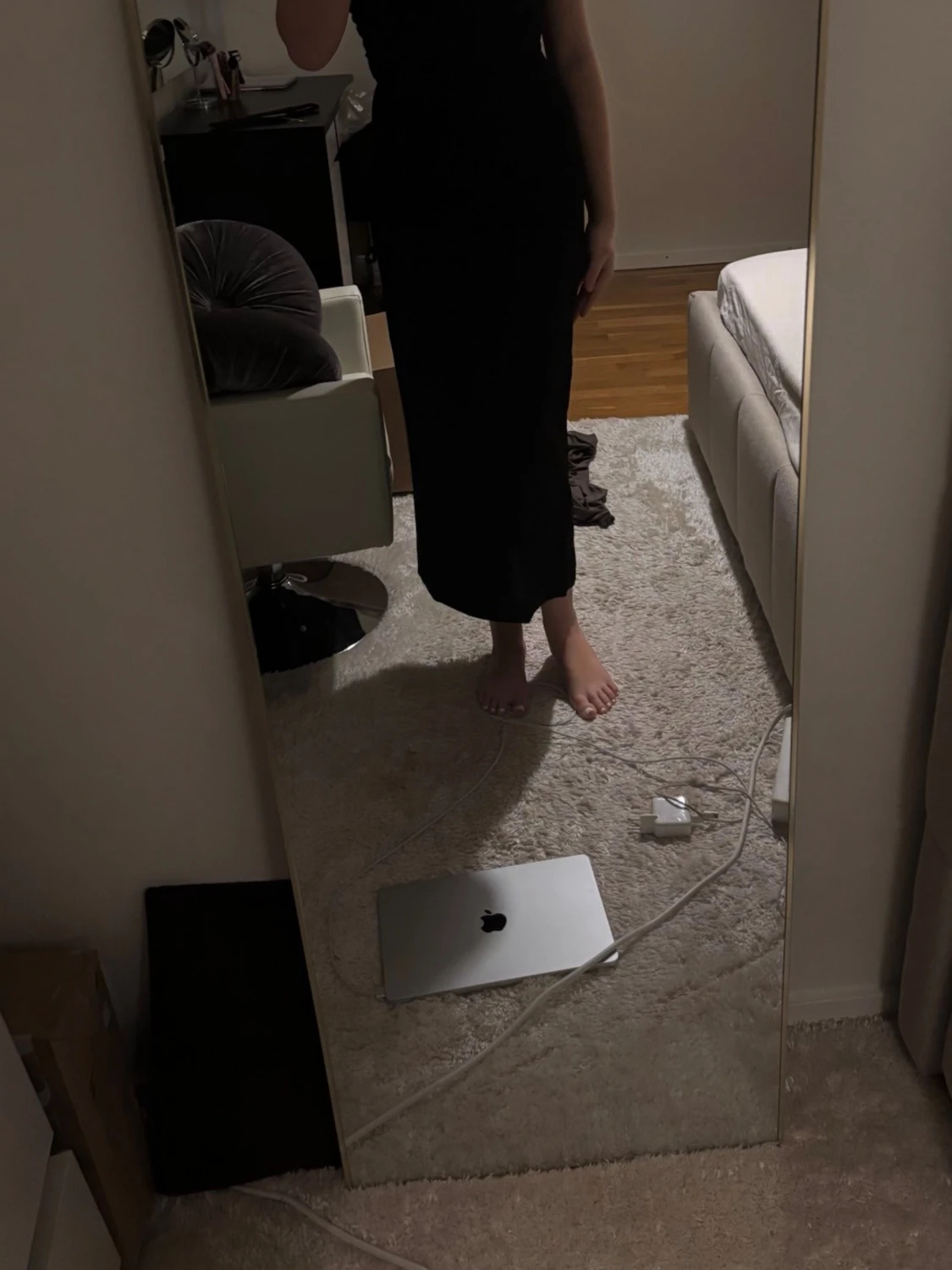 Svart långklänning med enkel design