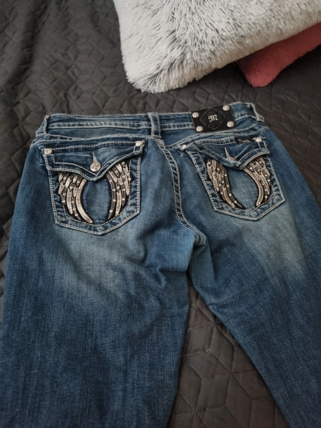 Blå bootcut jeans med broderi från miss me  - 3