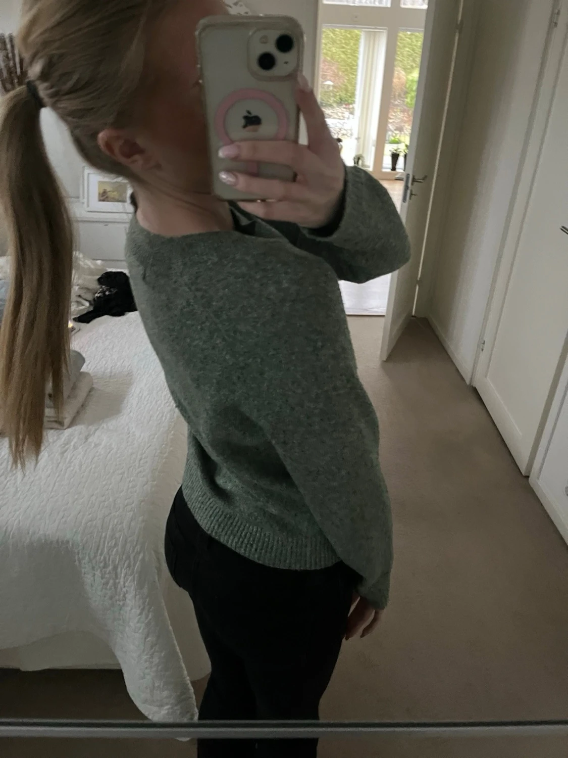 Grön stickad tröja med rund hals - 1