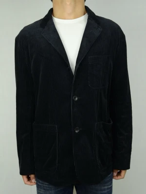 Cos overshirt  - COS OVERSHIRT Storlek : 52 Passform : Passar L/XL Användning : Jackan är i ett väldigt fint skick utan defekter Nypris : Cirka 1200SEK Modellen på bilden : 182CM och väger 73,5KG
