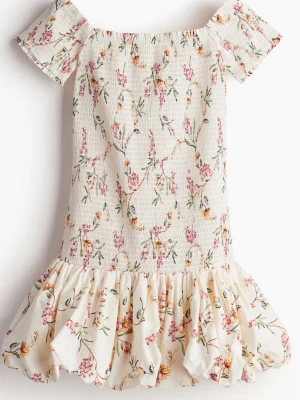 Blommig klänning🥰 - Säljer denna populära klänning från HM i strl XS💗 vill igentligen inte sälja men för rätt pris så