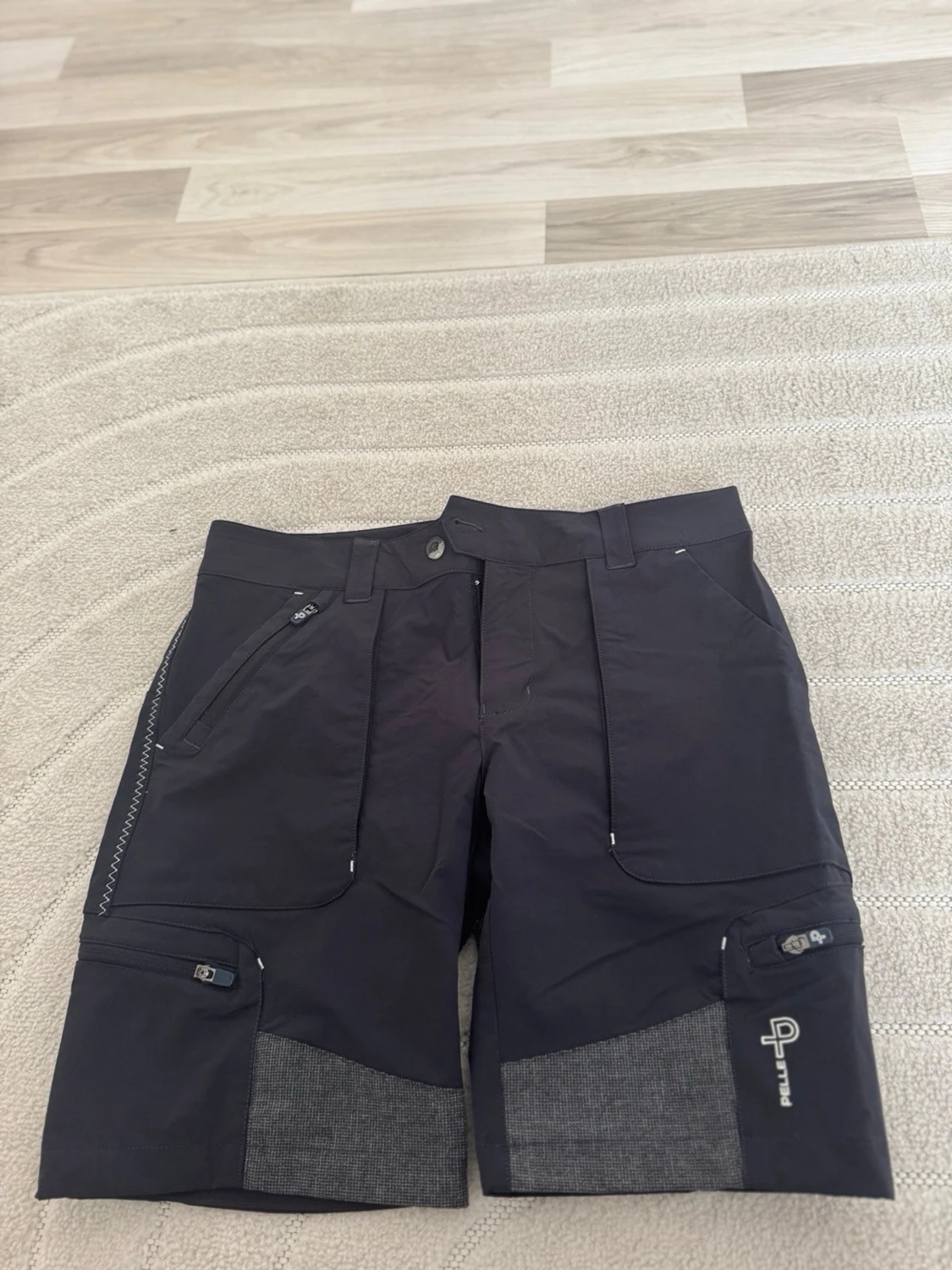 Svarta funktionsshorts från Pelle p