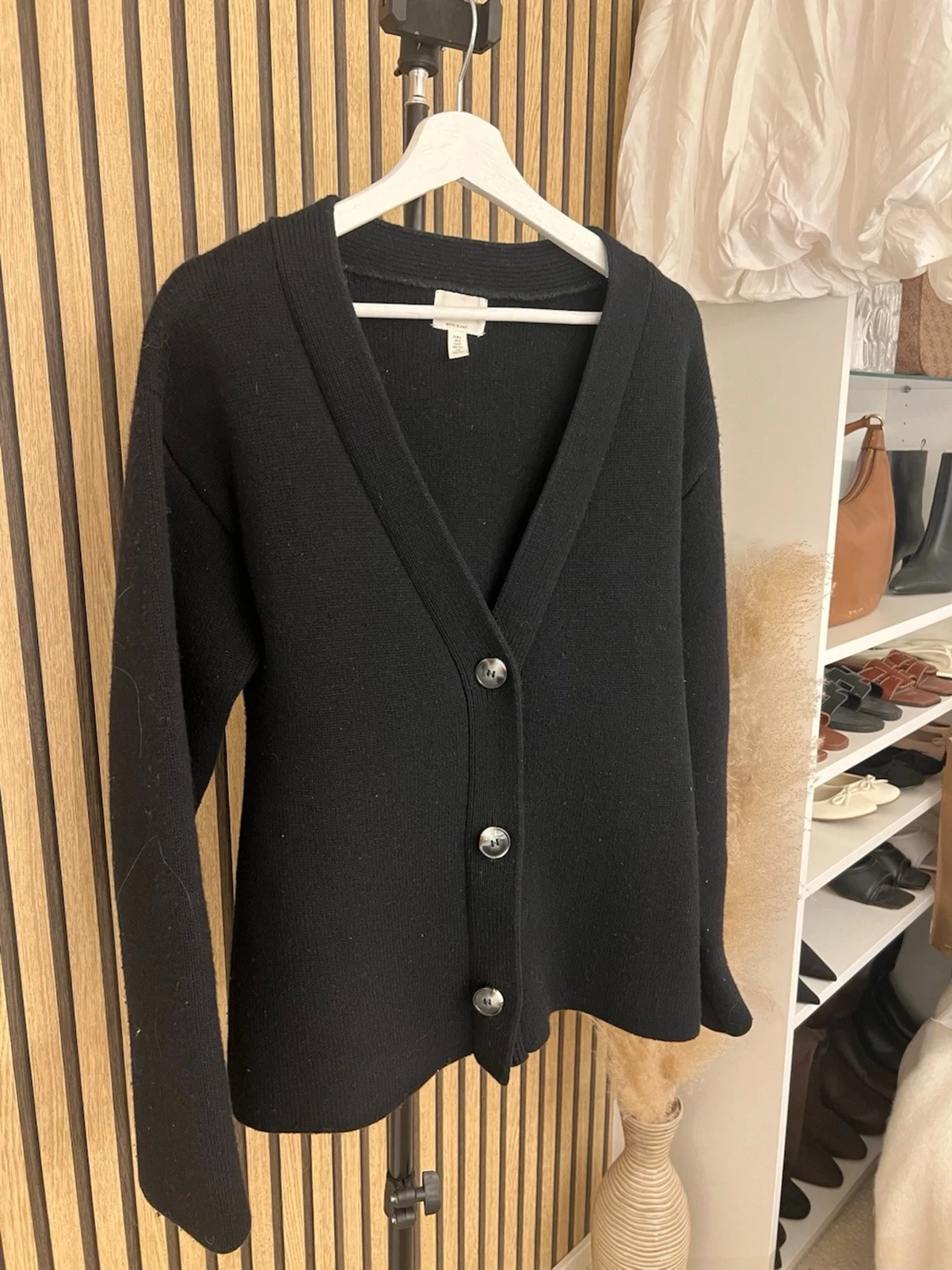 Svart ull kofta från H&M med knappar