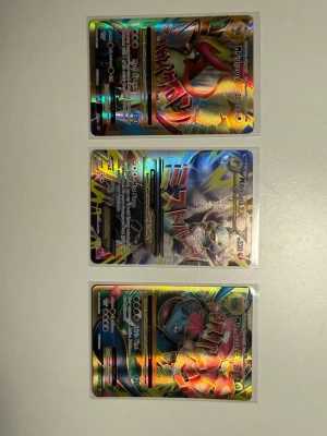 EX Pokémon kort - Säljer tre Pokémon samlarkort. Venusaur EX, Altaria EX och Pidgeot EX för bra pris. Skicket är det som syns på bilderna. Säljer dom alla som ett paket eller om man vill köpa enskilda så går det också bra.                                            Pris kan diskuteras. Finns att hämta i torslanda annars så fraktar jag.