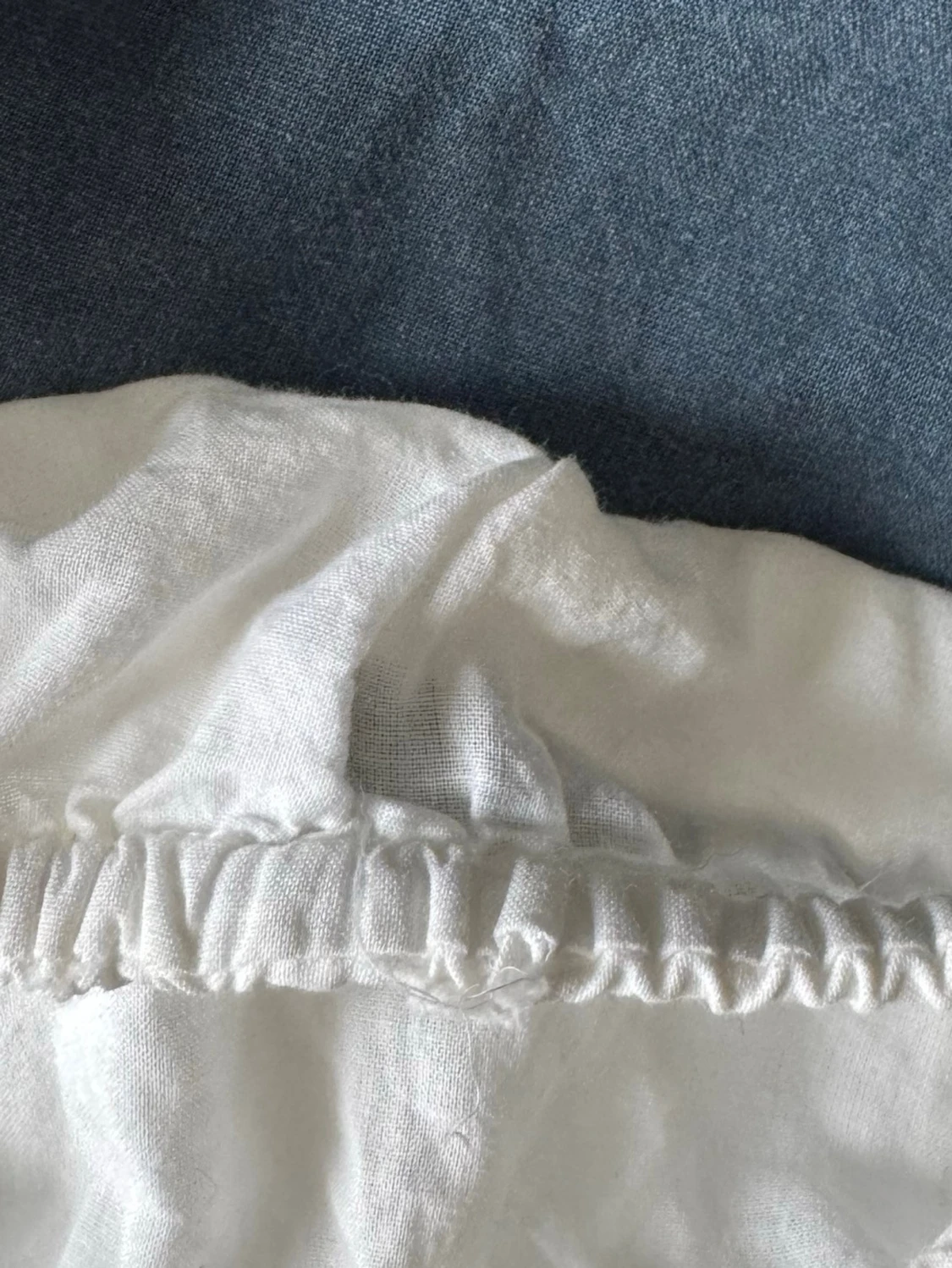 Vit volangblus med långa ärmar - 4