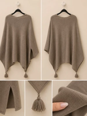 Beige ponchosjal med tofsar - Snygg beige sjal i ponchomodell med dekorativa tofsar i hörnen. Sjalen har en mjuk och stickad känsla, slits i sidan och faller snyggt över axlarna. Perfekt för lager på lager och ger en chill vibe till din outfit.