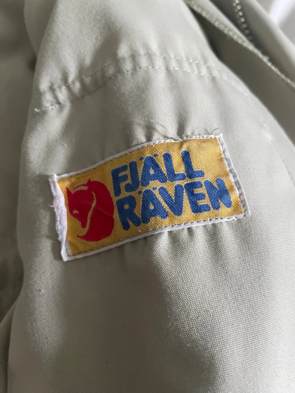 Beige parkajacka med fickor fjällräven  - 5