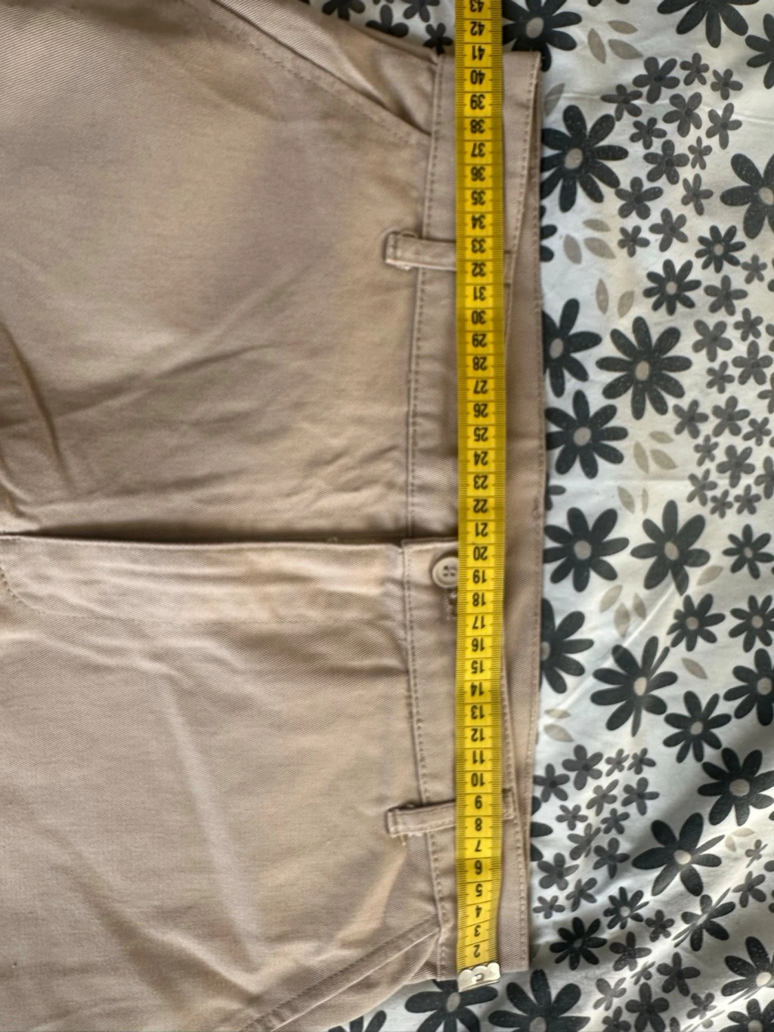 Beige cargobyxor med snygga fickor  - 3