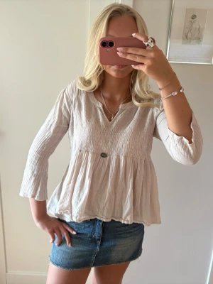Söt blus - Så fin blus, ljusrosa / beige. Storlek XS☺️💗