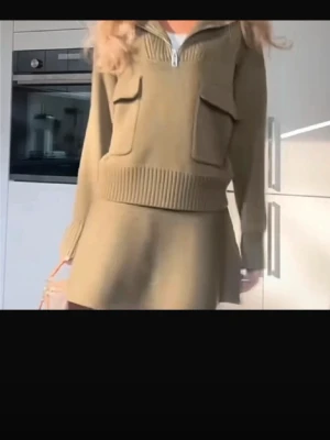 Zara set💕 - Sååå fin! Säljer båda tröjan och kjolen! Har även tröjan i rödvin färgen! Båda storleken M men tröjan passar S/M 💕💕