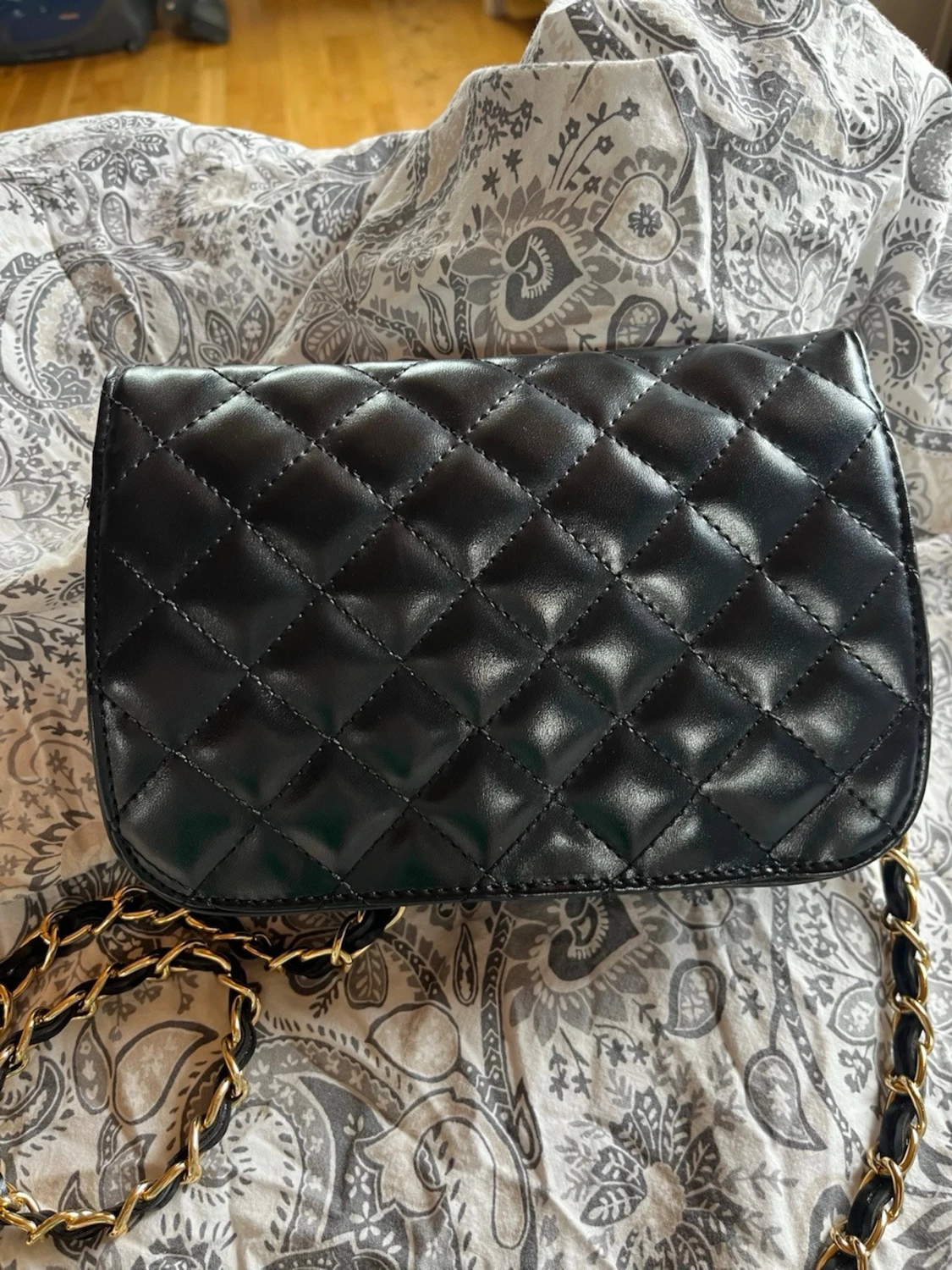 Svart quiltad handväska med kedja - 4