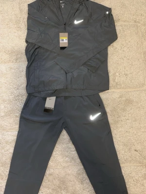 Nike Miller tracksuit  - Fin Nike Miller tracksuit i storlek S, skriv för frågor 