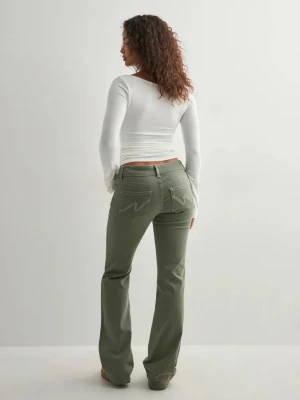  Bootcut jeans från Nelly - Snygga gröna jeans från Nelly.                  Nypris är: 699                                               Mittpris är: 499 🌟