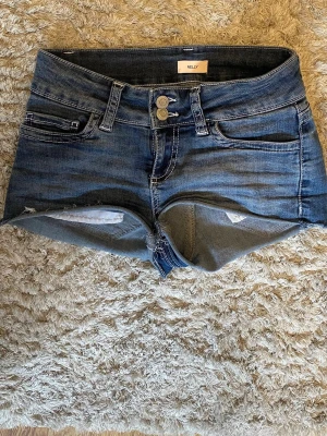 Blå denimshorts från Nelly - Säljer dessa snygga shorts från Nelly. Eftersom att dem inte kommer till andvänding. Dem är knappt andvända och original  pris: 499kr 💕