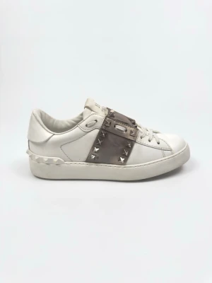 Valentino Rockstud sneakers - Valentino Garavani Rockstud sneakers. Storlek 37. Skick 9/10. Nypris ca 7700kr. 100% autentiska.