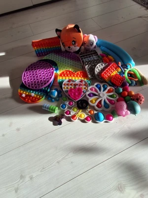 Fidget toys - Fidget toys, knappt använt 57st