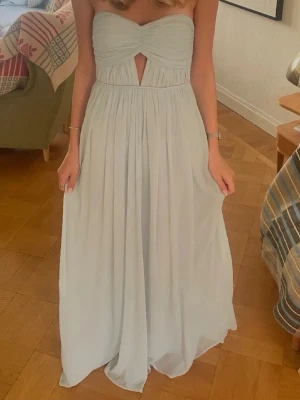 Balklänning - Säljer min balklänning!! Inga defekter