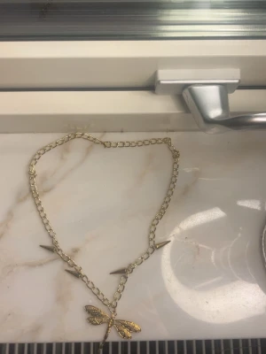 Guld halsband  - Guldhalsband köpt från företag på plick, aldrig använt skriv vid bilder och frågor!