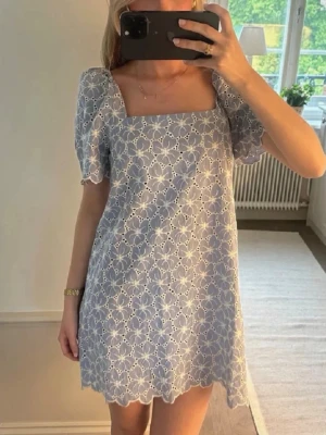 Klänning - Så fin och perfekt till  studentmottagningar!