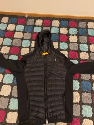 Parajumpers hybrid jacka storlek L - Parajumper hybrid jacka storlek L pris går att diskutera
