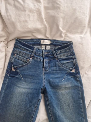 Blå bootcut jeans från Cream - super fina och knappt använda, köpta i en liten butik i Gotland för 600kr
