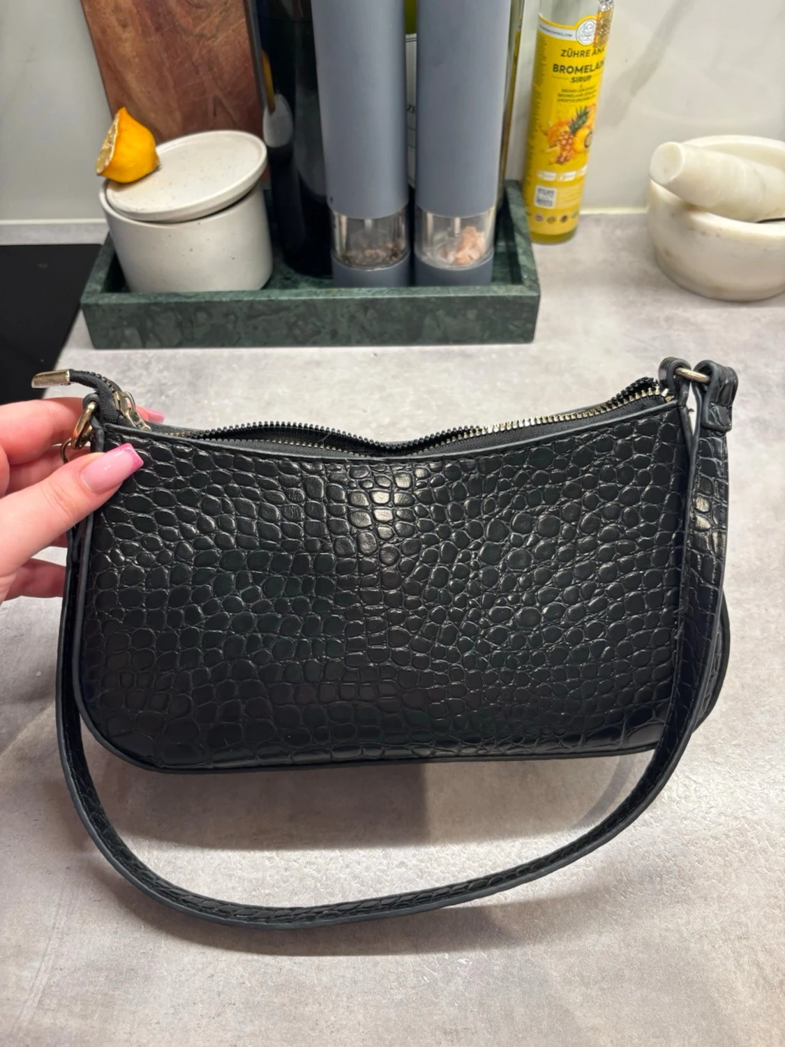 Svart croco handväska med dragkedja - 2