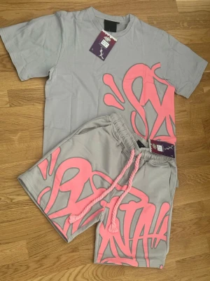 Syna world - Säljer ett sett från syns world