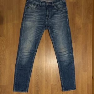 Tiger of Sweden Jeans  - Snygga tiger of Sweden jeans i väldigt bra skick. Mätt W30/L30. Skriv om ni har frågor. Passformen är slim fit.