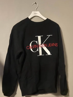 Calvin Klein tröja storlek M , bra skick  - Calvin Klein tröja storlek M , bra skick 